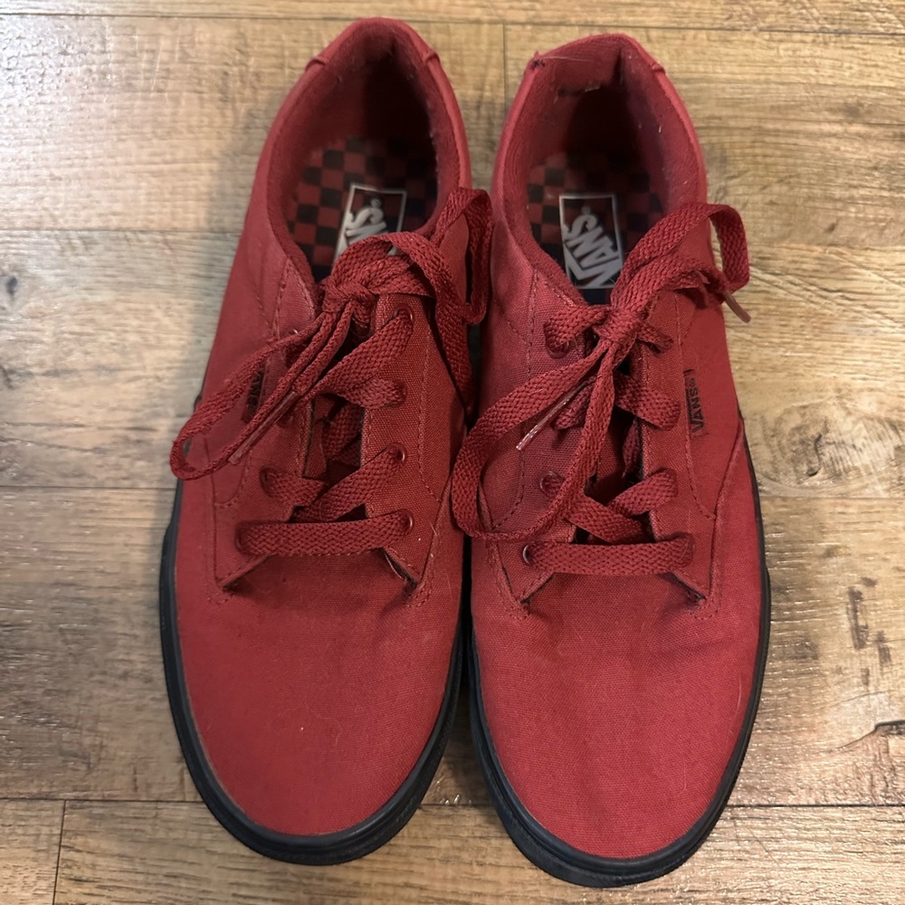 Unisex Vans old skool low top sneaker- red, youth size 6, women’s size 8